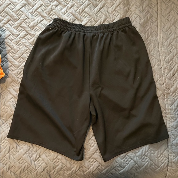 Men’s medium shorts - Picture 2 of 2